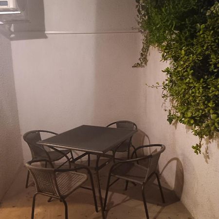 Apartments Luka Uble Exterior photo