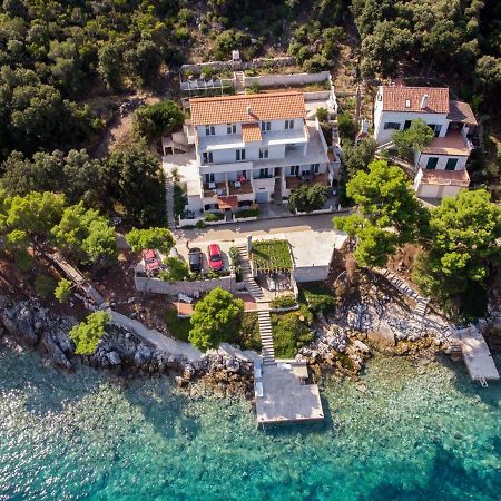 Apartments Luka Uble Exterior photo