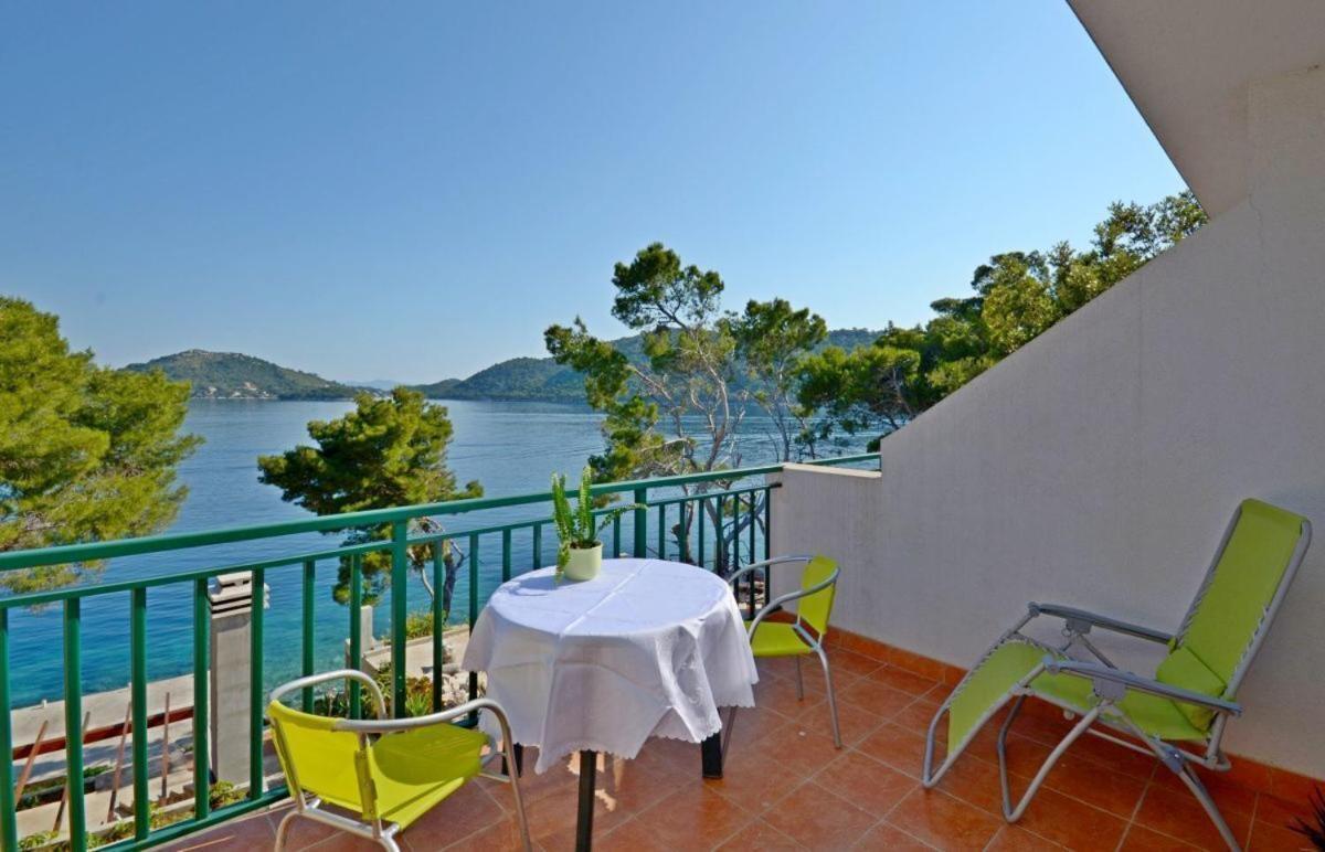 Apartments Luka Uble Exterior photo