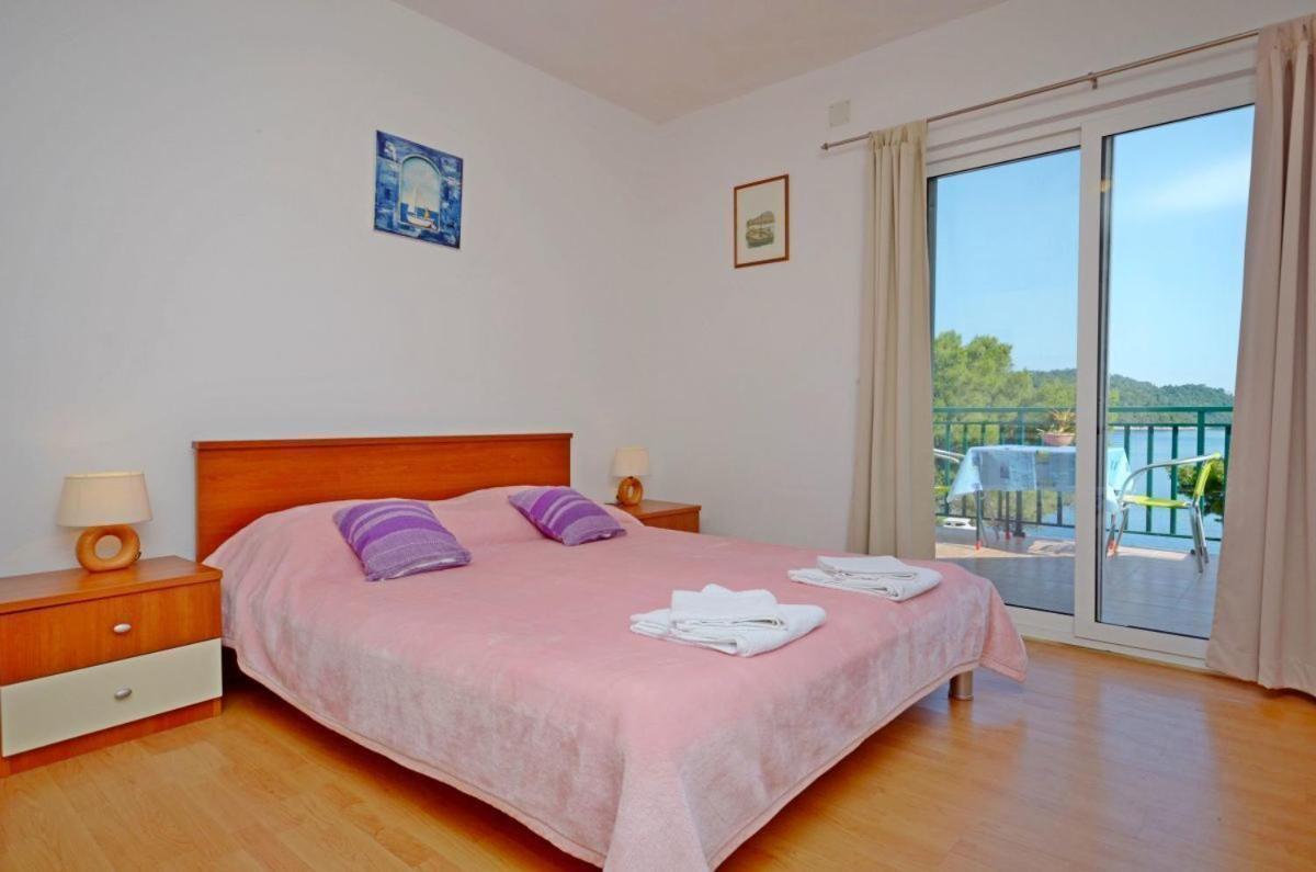 Apartments Luka Uble Exterior photo